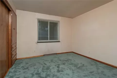 Bedroom - 1204 Chateau Dr, Kettering, OH 45429 photo 2 of 5