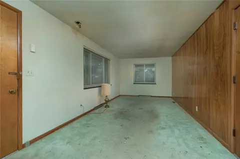 Living - 1204 Chateau Dr, Kettering, OH 45429 photo 3 of 5