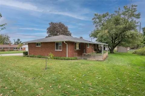 Exterior - 1204 Chateau Dr, Kettering, OH 45429 photo 4 of 7