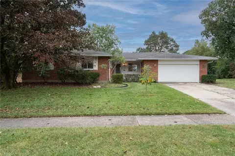 Exterior - 1204 Chateau Dr, Kettering, OH 45429 photo 2 of 7