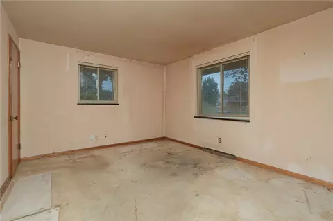 Bedroom - 1204 Chateau Dr, Kettering, OH 45429 photo 5 of 5