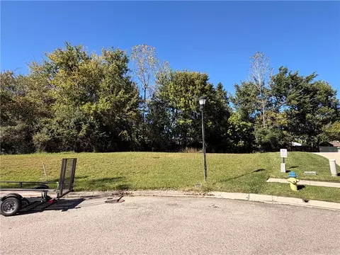 2443 Greystone Ln, Springfield, OH 45503 photo 2