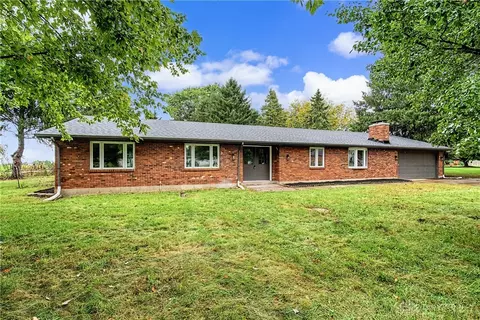5705 Allen Park Dr, Tipp City, OH 45371