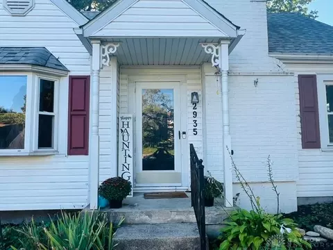Exterior - 2935 Robin Rd, Kettering, OH 45409 photo 3 of 7