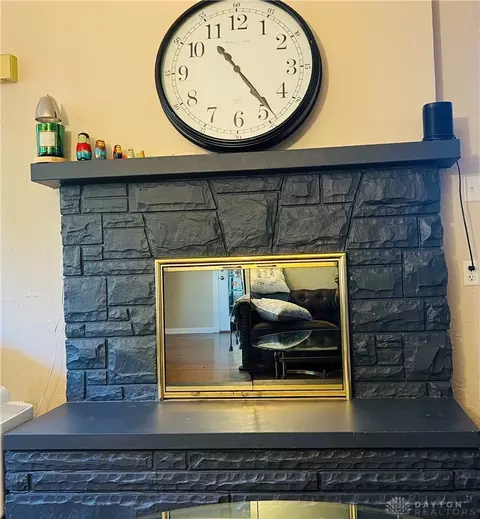 Living - 2935 Robin Rd, Kettering, OH 45409 photo 2 of 5