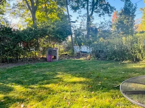 Exterior - 2935 Robin Rd, Kettering, OH 45409 photo 5 of 7
