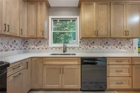 Kitchen - 11060 Pennfield Rd, Centerville, OH 45458 photo 3 of 5