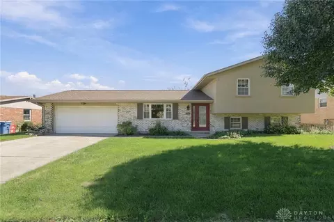 562 Hathaway Trl, Tipp City, OH 45371