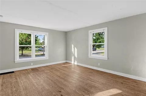Living - 751 Broad Blvd, Kettering, OH 45419 photo 3 of 4