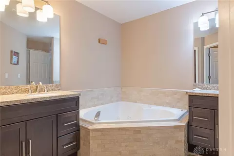 Bath - 7125 Brookmeadow Dr, Centerville, OH 45459 photo 2 of 5