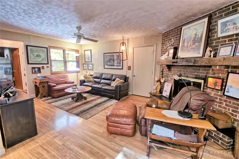 Living - 1113 Green Tree Dr, Centerville, OH 45429 photo 2 of 4