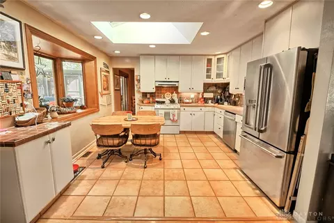 Kitchen - 1113 Green Tree Dr, Centerville, OH 45429 photo 2 of 3