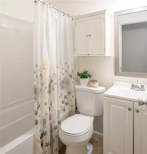 Bath - 3124 Santa Rosa Dr, Kettering, OH 45440 photo 2 of 2