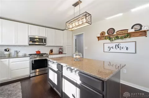Kitchen - 1925 W Possum Rd, Springfield, OH 45506 photo 3 of 10