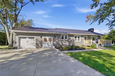 Exterior - 1925 W Possum Rd, Springfield, OH 45506 photo 2 of 15
