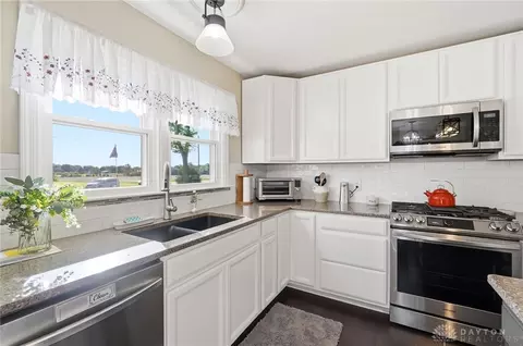 Kitchen - 1925 W Possum Rd, Springfield, OH 45506 photo 8 of 10