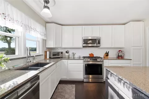 Kitchen - 1925 W Possum Rd, Springfield, OH 45506 photo 7 of 10