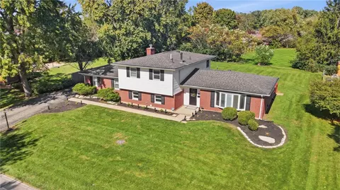 202 Whittington Dr, Washington Township, OH 45459