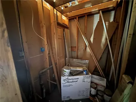 Bath - 1629 Lexington Ave, Springfield, OH 45505 photo 1 of 1