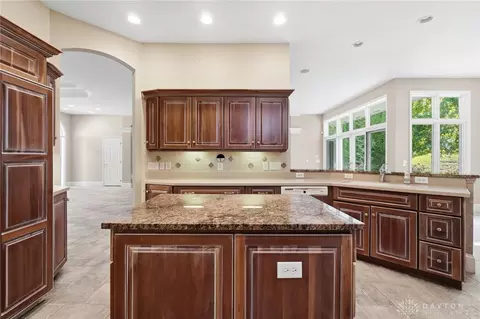 Kitchen - 1016 Wedgestone Ct, Centerville, OH 45458 photo 6 of 7