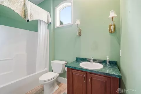 Bath - 1016 Wedgestone Ct, Centerville, OH 45458 photo 7 of 7