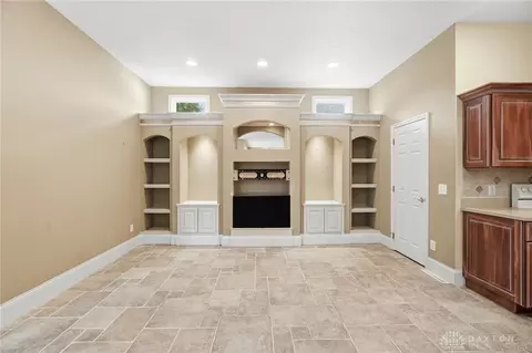Living - 1016 Wedgestone Ct, Centerville, OH 45458 photo 14 of 15