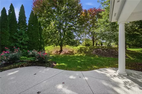 Exterior - 1016 Wedgestone Ct, Centerville, OH 45458 photo 10 of 10