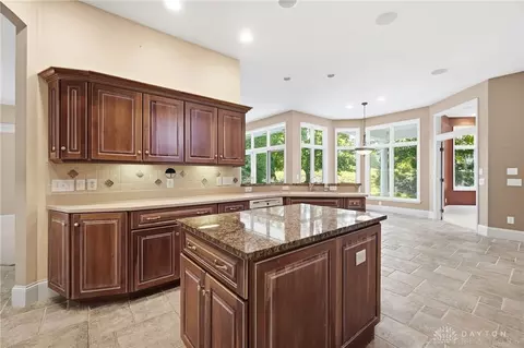 Kitchen - 1016 Wedgestone Ct, Centerville, OH 45458 photo 7 of 7