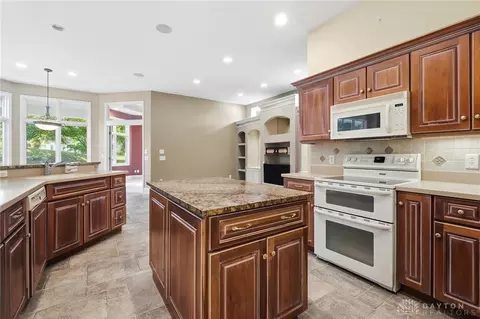 Kitchen - 1016 Wedgestone Ct, Centerville, OH 45458 photo 4 of 7