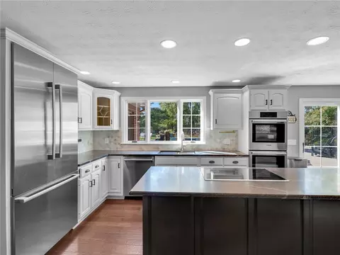 Kitchen - 10275 Cherry Tree Ter, Centerville, OH 45458 photo 2 of 4