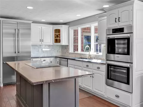 Kitchen - 10275 Cherry Tree Ter, Centerville, OH 45458 photo 4 of 4