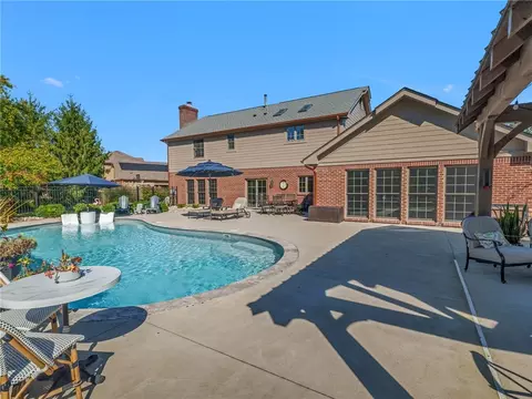 Exterior - 10275 Cherry Tree Ter, Centerville, OH 45458 photo 2 of 17