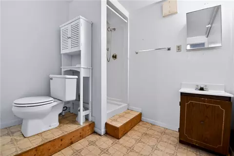 Bath - 1821 Kruss Ave, Kettering, OH 45429 photo 2 of 2