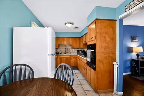 Kitchen - 1821 Kruss Ave, Kettering, OH 45429 photo 1 of 2