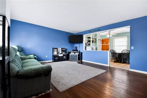 Living - 1821 Kruss Ave, Kettering, OH 45429 photo 2 of 4