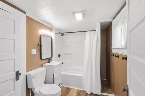 Bath - 1124 Elm St, Springfield, OH 45503 photo 3 of 4