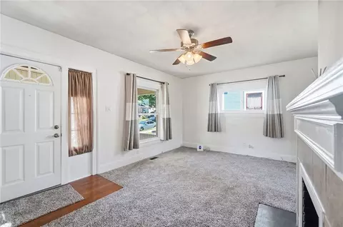 Living - 1124 Elm St, Springfield, OH 45503 photo 2 of 4