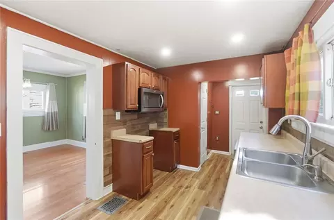 Entry Way - 1124 Elm St, Springfield, OH 45503 photo 2 of 5