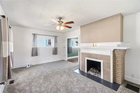 Living - 1124 Elm St, Springfield, OH 45503 photo 1 of 4
