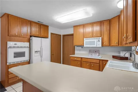 Kitchen - 1926 Cattail Pt, Springfield, OH 45502 photo 4 of 4