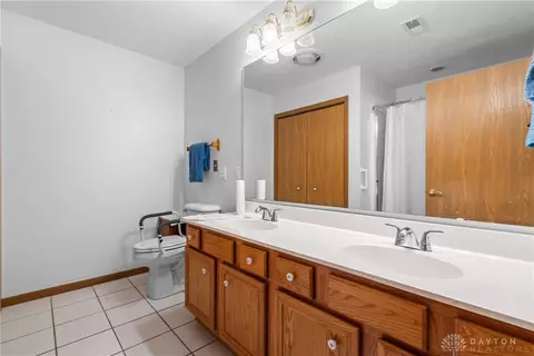 Bath - 1926 Cattail Pt, Springfield, OH 45502 photo 1 of 4