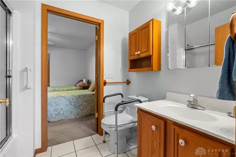 Bath - 1926 Cattail Pt, Springfield, OH 45502 photo 2 of 4