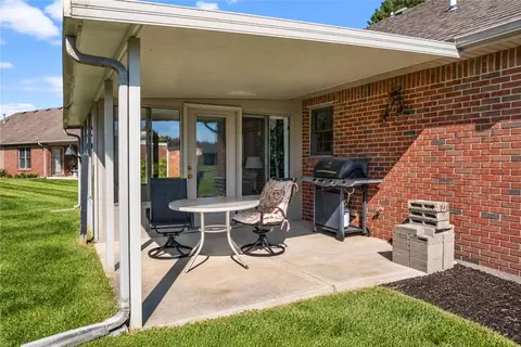 Exterior - 1926 Cattail Pt, Springfield, OH 45502 photo 7 of 9