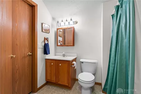 Bath - 1926 Cattail Pt, Springfield, OH 45502 photo 3 of 4