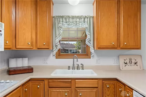Kitchen - 1926 Cattail Pt, Springfield, OH 45502 photo 3 of 4