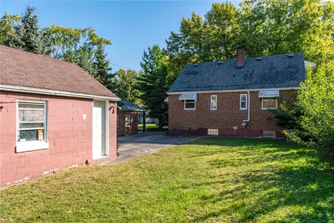 Exterior - 2529 Oakley Ave, Kettering, OH 45419 photo 6 of 7