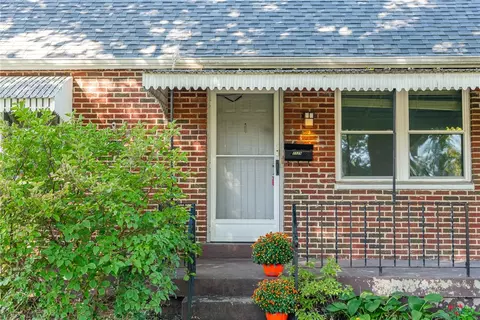 Exterior - 2529 Oakley Ave, Kettering, OH 45419 photo 4 of 7