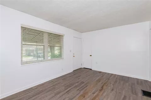 Living - 2529 Oakley Ave, Kettering, OH 45419 photo 2 of 4