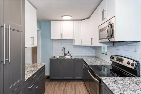 Kitchen - 2529 Oakley Ave, Kettering, OH 45419 photo 2 of 3