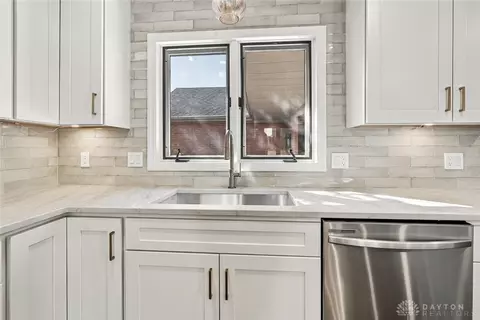 Kitchen - 483 Timberlea Trl, Kettering, OH 45429 photo 5 of 6